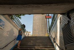 Edgar-Quinet-station;-Kaleidos;-Kaleidos-images;-La-parole-à-limage;-Low-angle-shot;-Metro-exit;-Metro-staircase;-Montparnasse-district;-Paris;-Red-sign;-Stories-Pictures;-Summer;-Tarek-Charara;-Tour-Montparnasse;-Urban-architecture;-White-tiles;-Young-woman